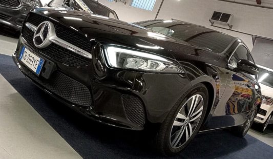 Mercedes-Benz A 180 d SPORT AUT CAMERA LED CARPLAY PRONTA CONS