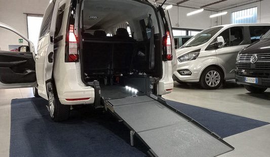 Volkswagen Caddy TDI PIANALE RIBASSATO PEDANA FOCACCIA PRONTA CONS