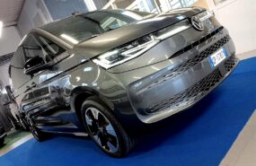 Volkswagen T7 MULTIVAN eTSI HYBRID DSG 7P TETTO MATRIX 19″ GANCIO